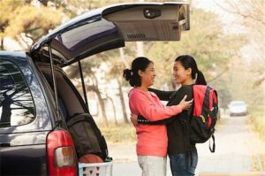 Parent dropping child off at college