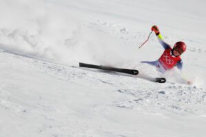 Mikaela Shiffrin falling during Olympics in inspirational moment
